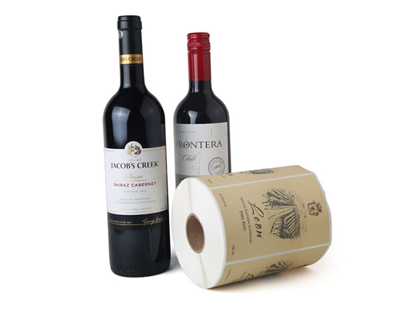 如何在红酒上贴定制标签？